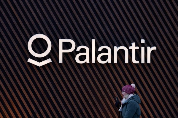 <p>Palantir registra ingresos por US$ 1.400 millones y acciones suben 8% en operaciones extendidas</p>