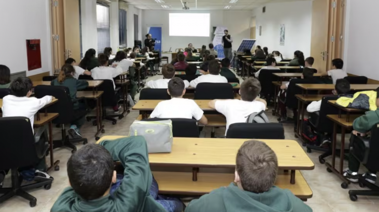 <p>Colegios privados en Argentina alertan por un fuerte desajuste financiero a días del inicio de clases</p>