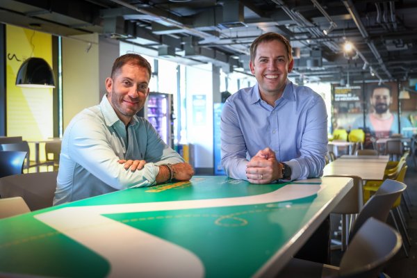 El CEO y cofundador de Soyio, Óscar Quevedo, y el gerente general de Leap, Pedro Pablo Mir. Foto: Manuel Urzúa