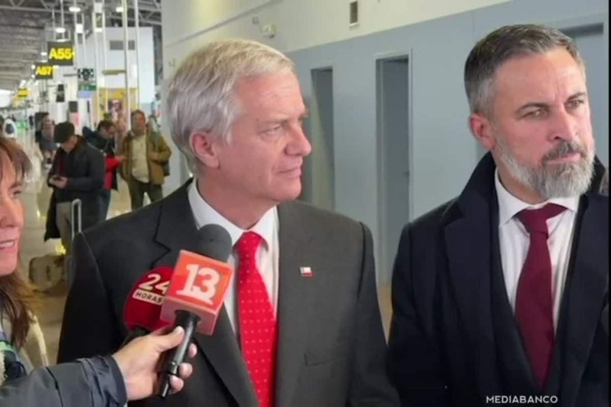 Ahora en DF | Gira de Kast por Europa: presidente electo llega a Bruselas y se reúne con el líder del partido español VOX