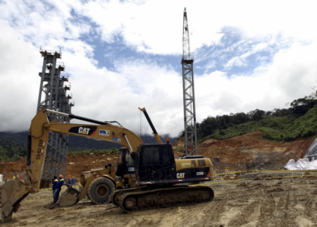 Ecuador suspende actividades mineras en tres provincias por daños ambientales