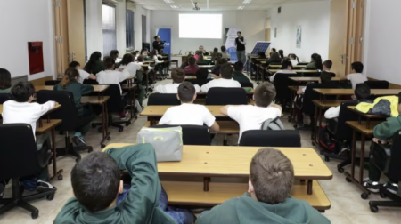 Colegios privados en Argentina alertan por un fuerte desajuste financiero a días del inicio de clases