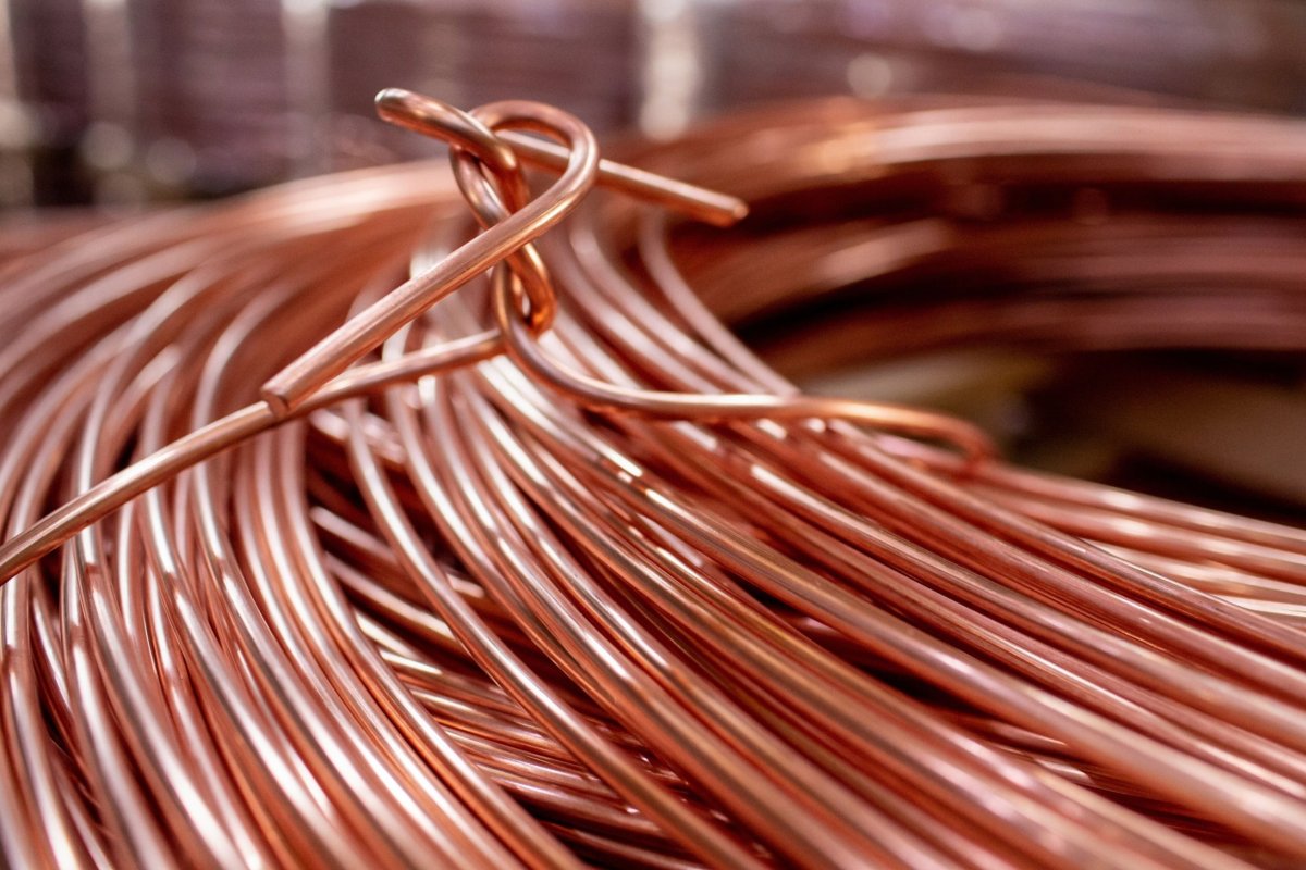 <p>Cochilco sube la apuesta y estima precio del cobre promedio de US$ 4,95 la libra para 2026 y de US$ 5 el próximo año</p>