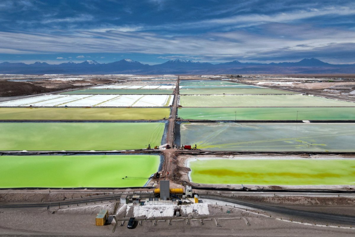 <p>Tras revés judicial en Chile, china Tianqi Lithium anuncia recorte en su participación en SQM y abre la puerta a salida total de la compañía</p>