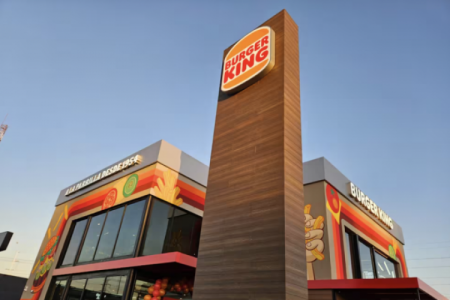 Dos grupos argentinos y dos chilenos estarían compitiendo en carrera para quedarse con la operación de Burger King en Argentina