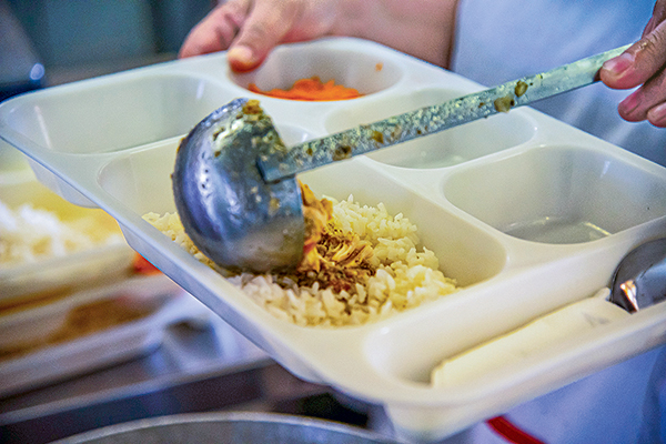 <p>Empresas llevan licitación de Junaeb a tribunales por adjudicación a compañías ligadas a los mismos grupos económicos</p>