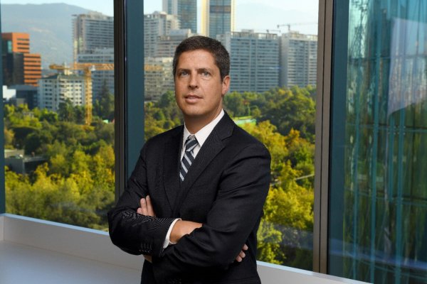 <p>Fernando Parga, de EY Parthenon Chile: “El sector privado interpreta este giro político como un retorno a condiciones más predecibles”</p>