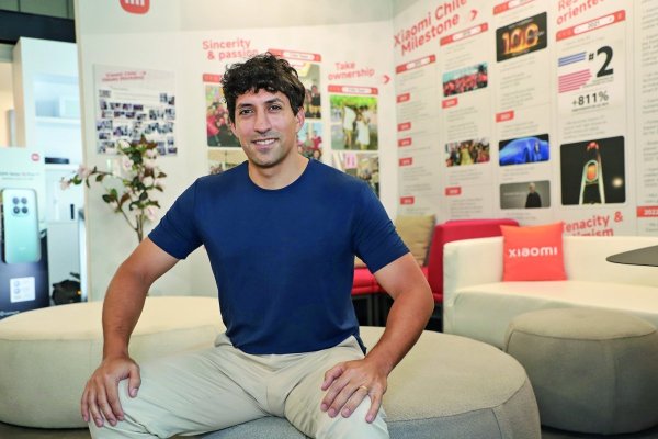 <p>Xiaomi se lanza por el mercado chileno: gigante china abrirá diez tiendas y traerá sus autos eléctricos al país</p>