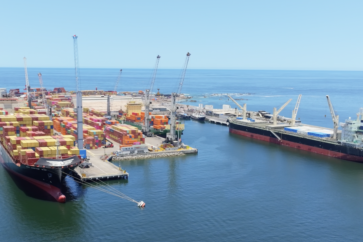 <p>Puerto de Iquique profundiza diversificación de cargas y suma operación internacional con insumo clave para minería argentina</p>