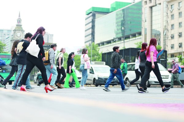 <p>La incertidumbre económica del país toma un respiro y retrocede a niveles previos al estallido</p>