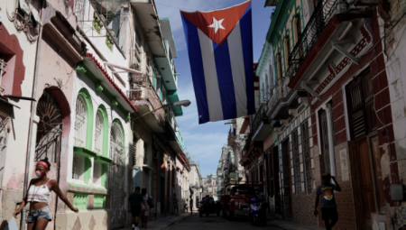 Vuelos cancelados, feria del libro suspendida y calendario deportivo ajustado: las consecuencias de la crisis de combustible en Cuba