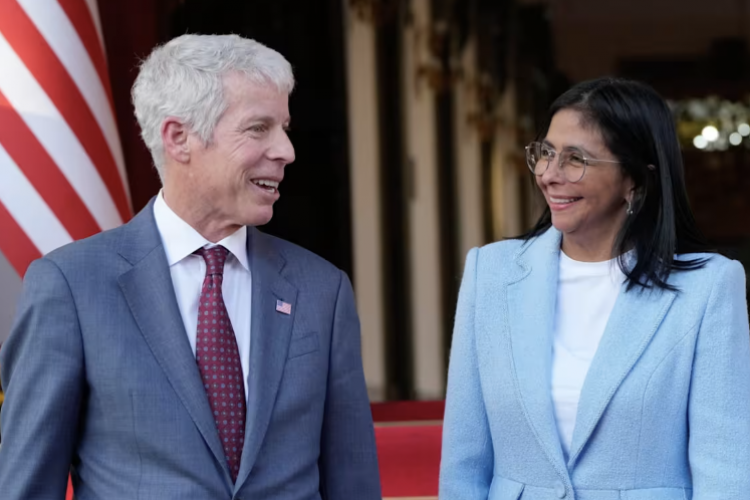 <p>Secretario de Energía de EEUU busca una "oleada de inversiones" en Venezuela</p>