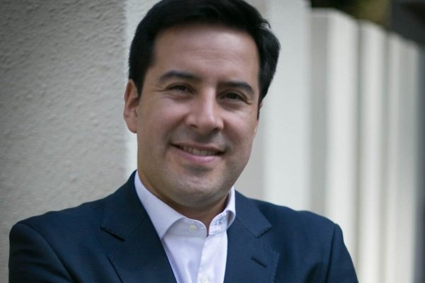 Profesor Mario Valderrama publica segunda edición de Conceptos Fundamentales de los Mercados Financieros