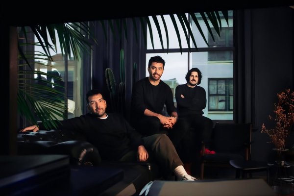 Alejandro Matamala, Cristóbal Valenzuela y griego Anastasis Germandinis, fundadores de Runway.