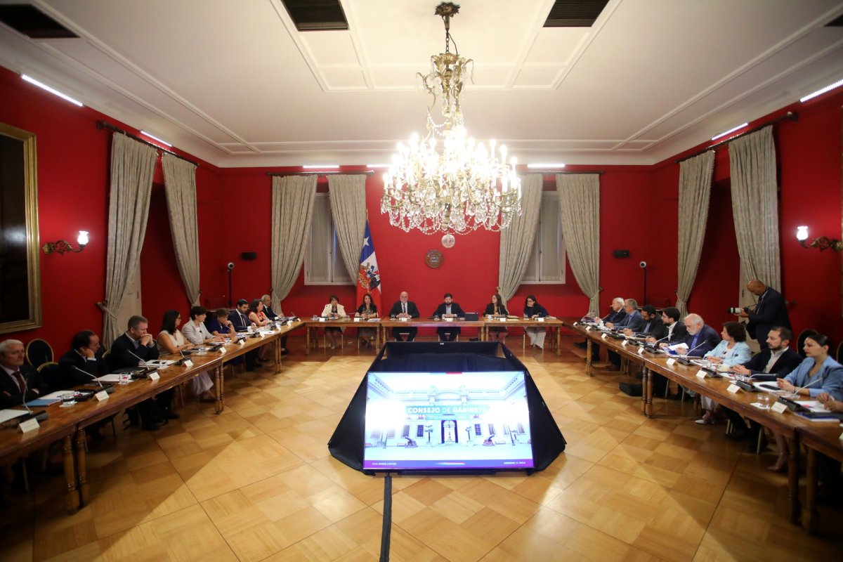 <p>Ahora en DF | Boric encabeza el último consejo de gabinete de su mandato: "Tenemos que hacer un traspaso impecable”</p>