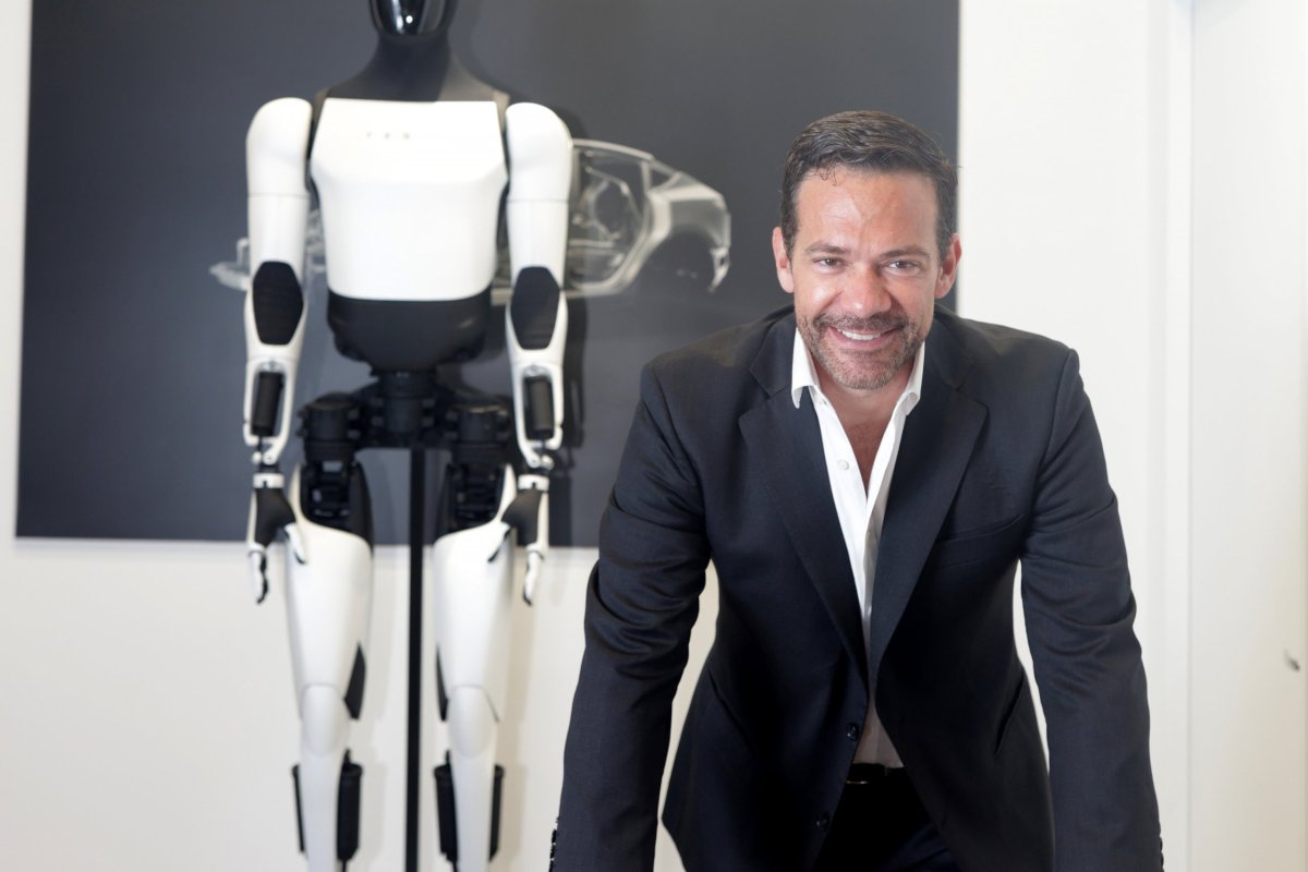 <p>Agustín Amoretti, country manager de Tesla en Chile.</p>