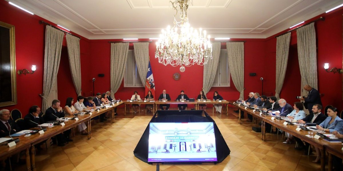 <p>Ahora en DF | Boric encabeza el último consejo de gabinete de su mandato: "Tenemos que hacer un traspaso impecable”</p>