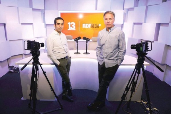 <p>El plan de TV y radios de Andrónico Luksic para renovar el guion del 13</p>