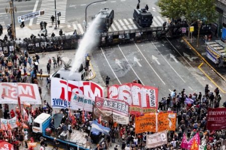 Central sindical CGT de Argentina llama a huelga contra reforma laboral de Milei