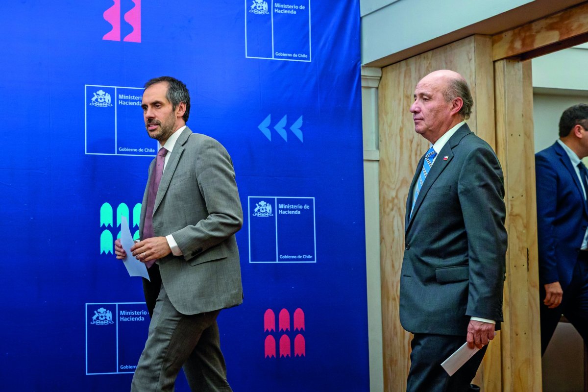 <p>El 4 de febrero tuvieron su primera reunión bilateral el ministro de Hacienda saliente, Nicolás Grau, y el entrante, Jorge Quiroz.</p>