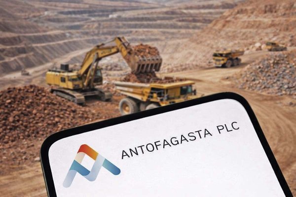 <p>Brazo minero del grupo Luksic eleva en 53% sus utilidades en 2025 y marca flujo récord ante mayor precio del cobre</p>