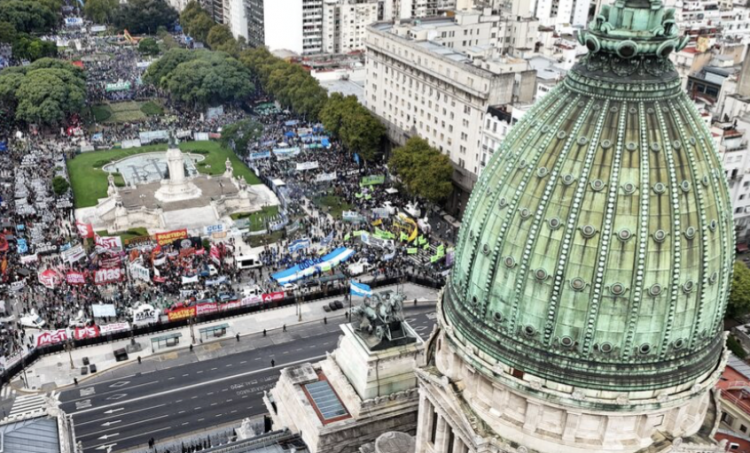 <p>Más de US$ 500 millones se pierden en cada paro general en Argentina cuando se suman los gremios de transporte</p>