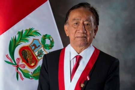 Congreso de Perú designa al izquierdista José María Balcázar como Presidente interino tras destitución de Jerí