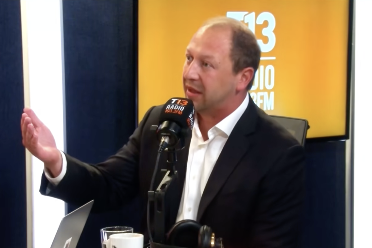 <p>El exsubsecretario de Hacienda, Alejandro Weber en T13 Radio.</p>