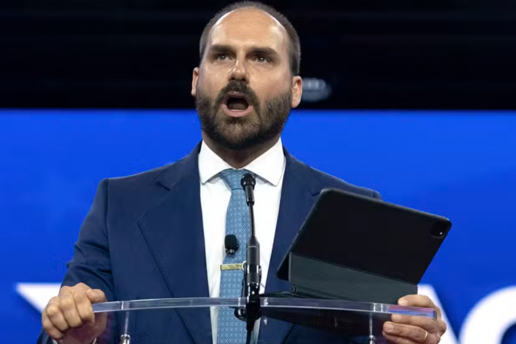 <p>Corte Suprema de Brasil formaliza cargos penales en contra de hijo del exPresidente Bolsonaro por coacción al sistema de justicia</p>