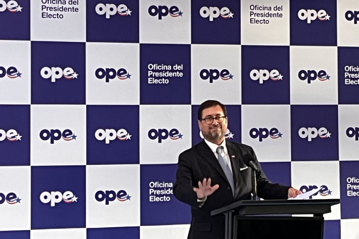 <p>"La política exterior siempre debe sustentarse en la defensa de los intereses de Chile": Pérez Mackenna tras revocación de visas por parte de EEUU</p>