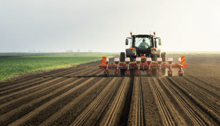 Reforma laboral de Milei: ¿qué cambia para el campo y por qué el sector agrícola argentino salió a respaldarla?