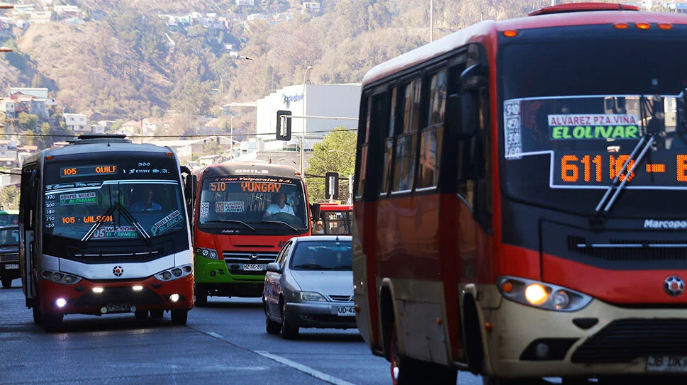 <p>Buses del Gran Valparaíso subirán sus tarifas hasta $40 y operadores privados anuncian alzas cercanas al 25%</p>