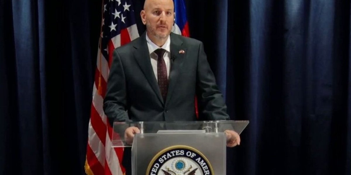 <p>Ahora en DF | Embajador de EEUU asegura que informó a funcionarios de Gobierno de hackeo a empresas chilenas y sancionaron ante falta de respuesta</p>