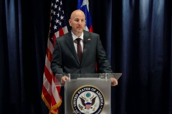 <p>Ahora en DF | Embajador de EEUU asegura que informó a funcionarios de Gobierno de hackeo a empresas chilenas y sancionaron ante falta de respuesta</p>