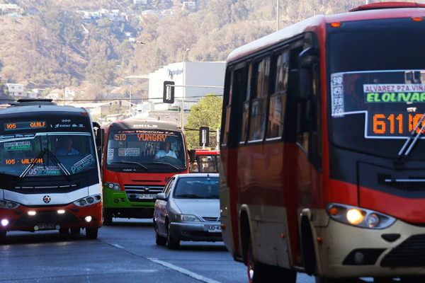 <p>Buses del Gran Valparaíso subirán sus tarifas hasta $40 y operadores privados anuncian alzas cercanas al 25%</p>