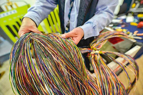 <p>Bitácora del fallido cable a Hong Kong: las gestiones de firmas chinas, las alertas de EEUU y cómo retrocedió el Gobierno</p>