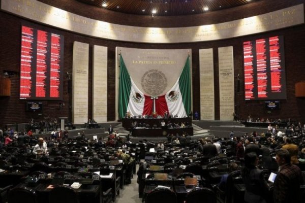 <p>Cámara de Diputados de México aprueba reducir la jornada laboral a 40 horas semanales</p>