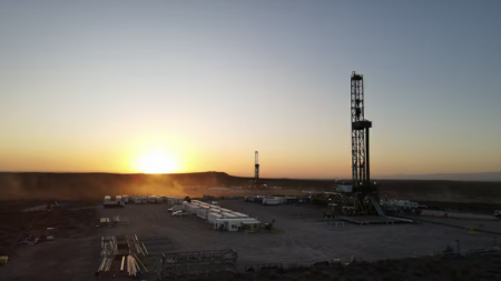 Producción de petróleo en Vaca Muerta alcanza los 882.200 de barriles por día con alza interanual de 16,5%