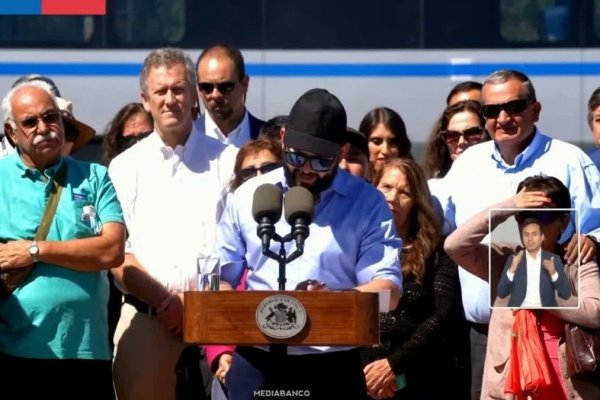 Ahora en DF | Boric respalda a Muñoz en polémica por proyecto de cable a China: "Ha hecho una tremenda pega"