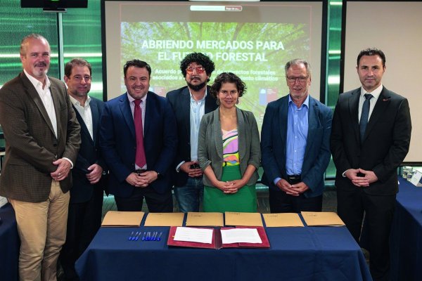 Se firma acuerdo para abrir mercado de bonos de carbono a pequeños y medianos propietarios forestales