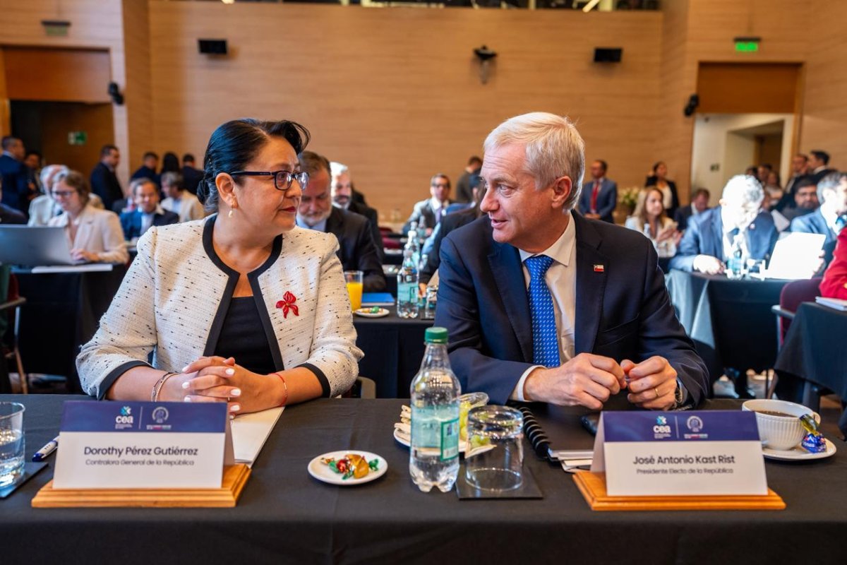 <p>Kast y sus futuros ministros asisten a última inducción en Contraloría ad portas del cambio de mando</p>