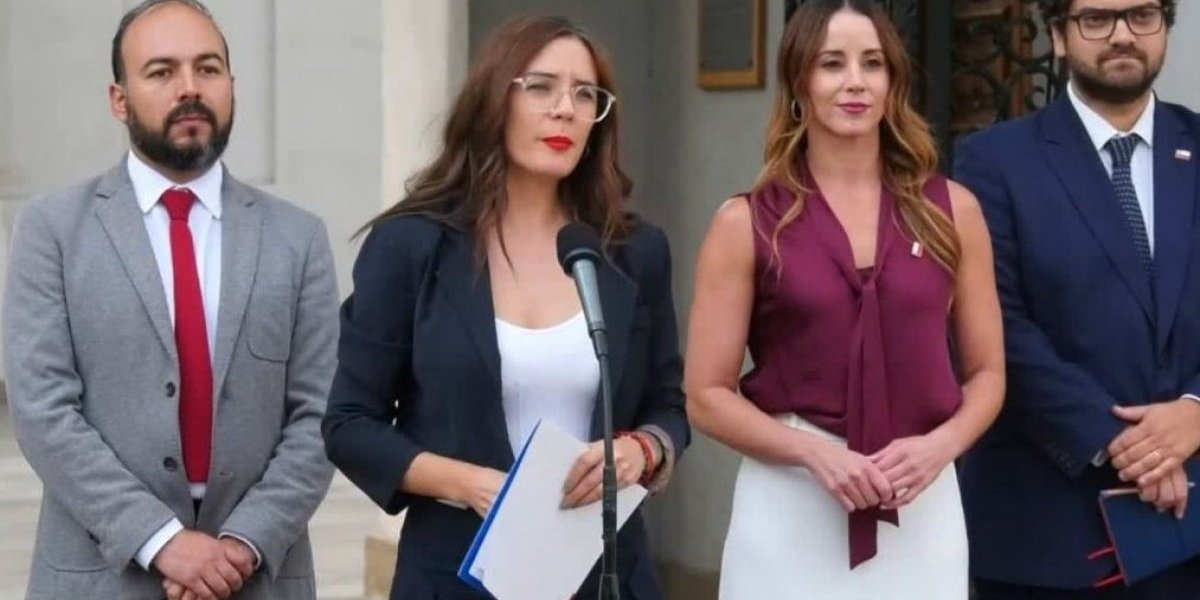 <p>Ahora en DF | Camila Vallejo recibió en La Moneda a la futura vocera de Gobierno, Mara Sedini</p>