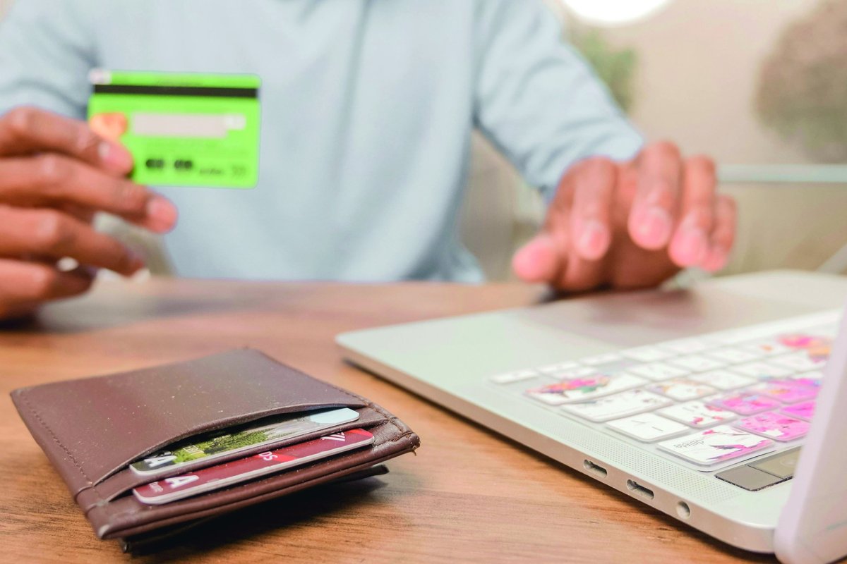 <p>Vuelven a crecer las compras digitales informales durante 2025: transacciones se concentraron especialmente en ropa en redes sociales</p>