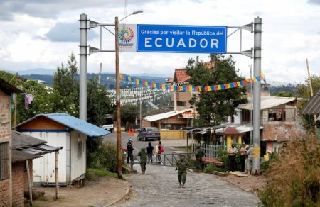Ecuador intensifica su guerra comercial contra Colombia y anuncia alza de arancel de “seguridad” de 30% a 50%