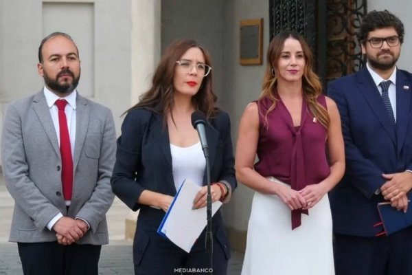 <p>Ahora en DF | Camila Vallejo recibió en La Moneda a la futura vocera de Gobierno, Mara Sedini</p>