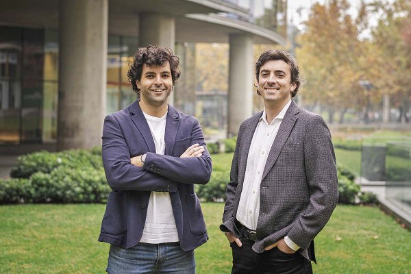 <p>Nicolás González y Cornelio Saavedra, fundadores de LIDZ.</p>