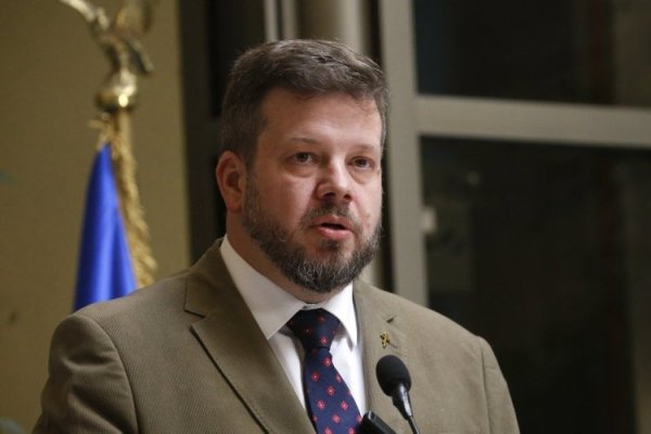 Kaiser anuncia comisión investigadora por “naves piratas de la flota pesquera china” que recalan en puertos chilenos y por el TAG