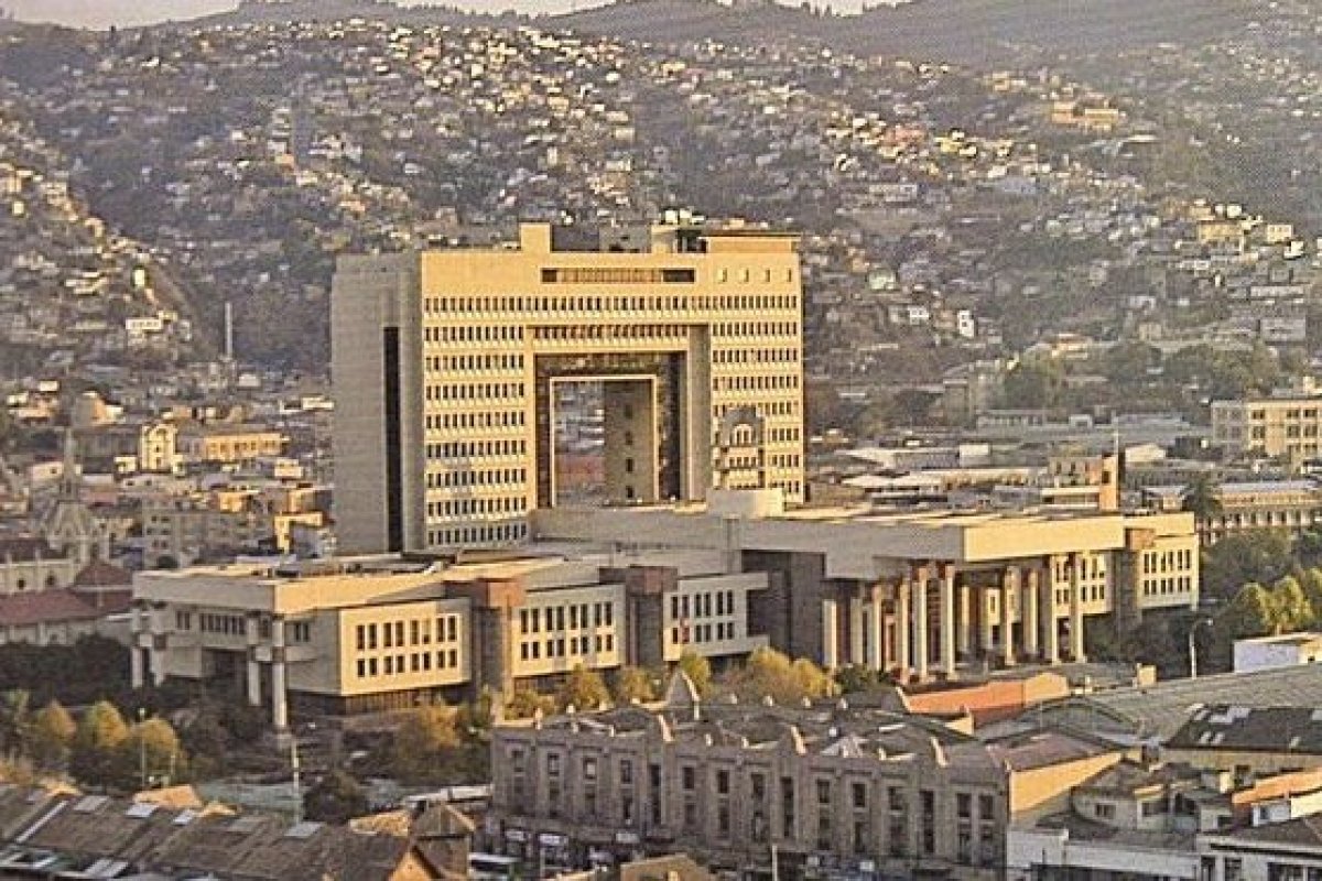 <p>El Congreso se sacude por las réplicas del terremoto político tras el quiebre entre Boric y Kast a una semana del cambio de mando</p>