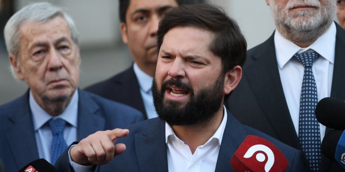 <p>Ahora en DF | Bilateral entre Boric y Kast se terminó abruptamente con acusaciones cruzadas de mentir por cable chino</p>