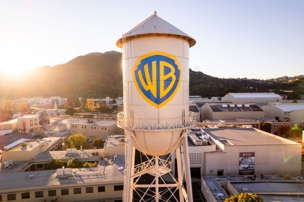 <p>Warner Bros aumentó su valor bursátil cerca de 40% en medio de disputa por su venta</p>
